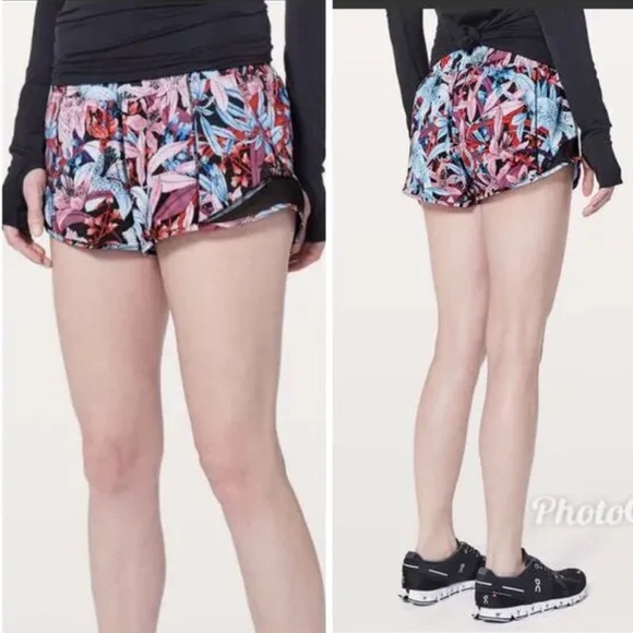 lululemon athletica Pants - Lululemon hotty hot 2.5 Lush Lillies running shorts
